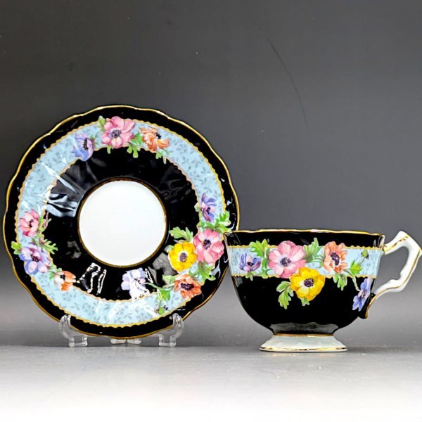 【愛らしい逸品】Aynsley エインズレイ ブラック&ターコイズ 可憐な花々が咲き誇る ロマンティックキャビネットカップ 英国アンティーク拍卖