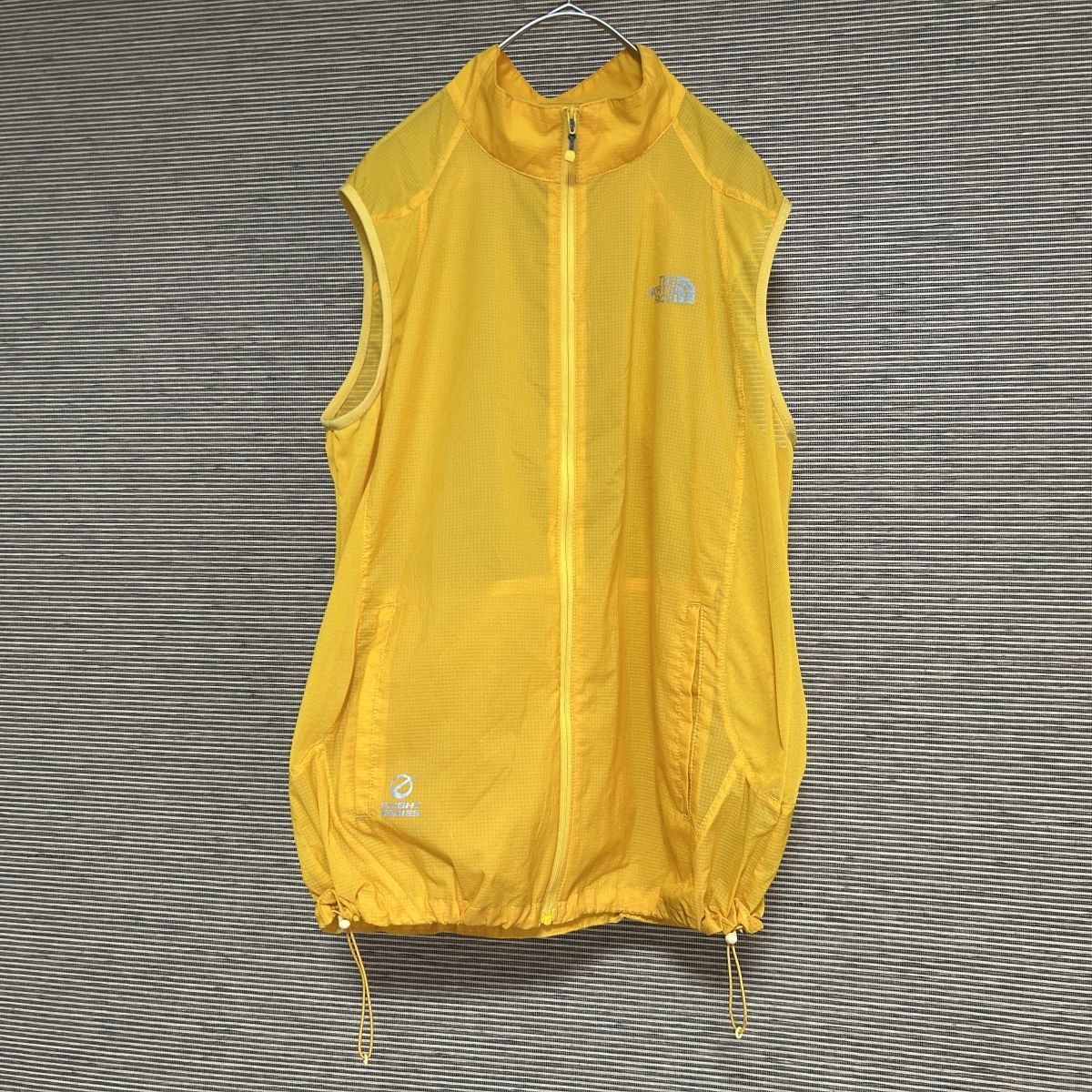 ノースフェイス ナイロンベスト プリントロゴフライトシリーズ 黄色イエローG1 古着 入手困難 激レア 人気 レディース flight拍卖