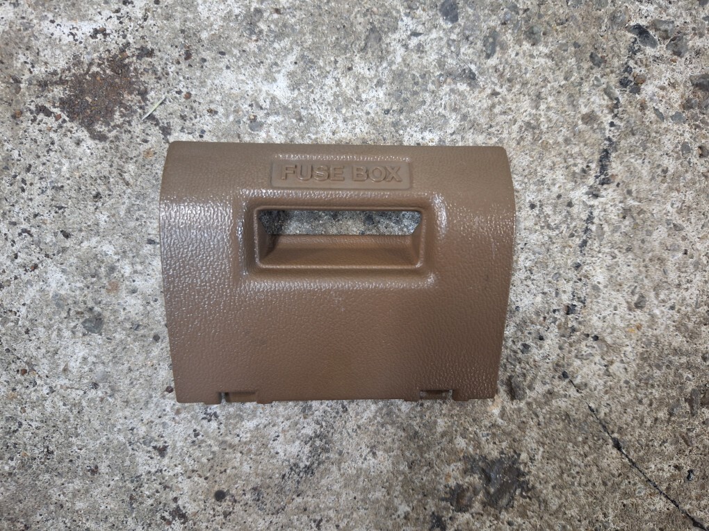 KE70 カローラ 室内ヒューズボックスカバー nO.32拍卖