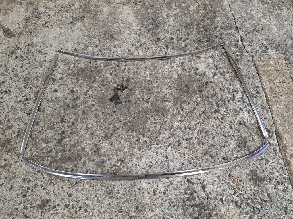 KE70 カローラ フロントガラス部メッキモール No.32拍卖