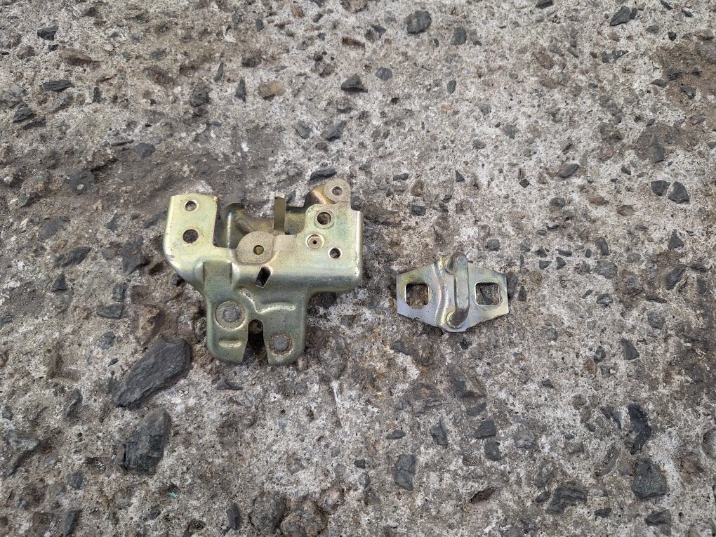 KE70 カローラ トランクキャッチ No.32拍卖