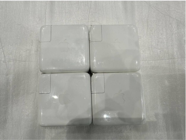 【Apple】 2021年 Macbook 用 Retina Apple 純正 USB-C電源アダプタ67W A2518 4個セット拍卖