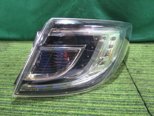 アテンザ DBA-GH5FS 右テールランプ 25S G33H-51-150F【岐阜発】拍卖