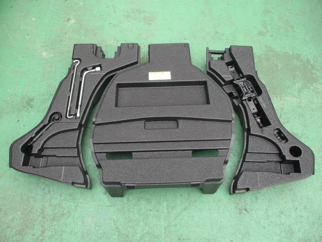 プリウス DAA-ZVW50 ラゲッジボード Sツーリングセレクション 64997-47050【岐阜発】拍卖