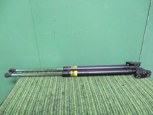 エスティマ DBA-ACR55W バックドアダンパー アエラス 4WD 7人 68950-28305【岐阜発】拍卖