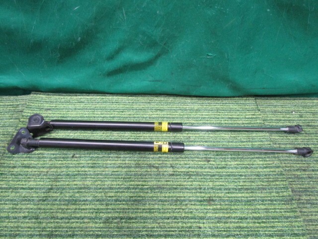 アクア DAA-NHP10 バックドアダンパー S 68950-52400【岐阜発】拍卖