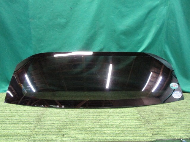 アクア DAA-NHP10 Rウインドガラス S 68105-52913【岐阜発】拍卖