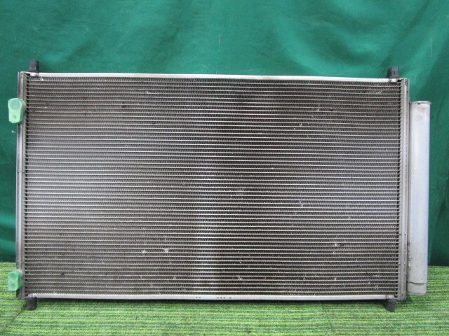 アクア DAA-NHP10 コンデンサー S 88460-52170【岐阜発】拍卖