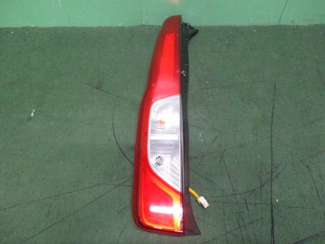 ムーヴ DBA-LA100S 左テールランプ L SA 81560-B2530【岐阜発】拍卖