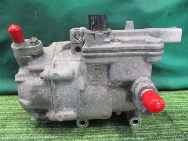 プリウス DAA-ZVW30 A/Cコンプレッサー S 88370-47060【岐阜発】拍卖