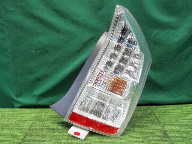 プリウス DAA-ZVW30 右テールランプ S 81550-47122【岐阜発】拍卖