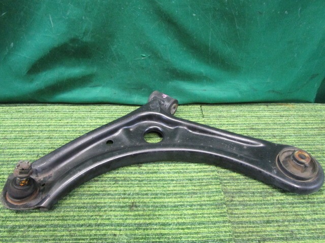 ライフ DBA-JC1 左Fロアアーム G 51360-SZH-J01【岐阜発】拍卖