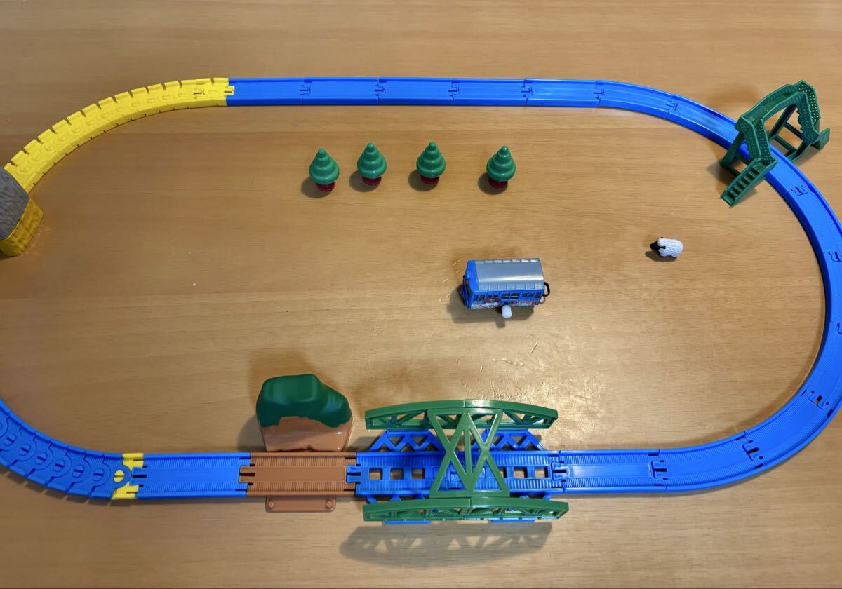 カプセルプラレール デビューセット ゼンマイ車 山 トンネル 大鉄橋 まがレール おさんぽ橋拍卖