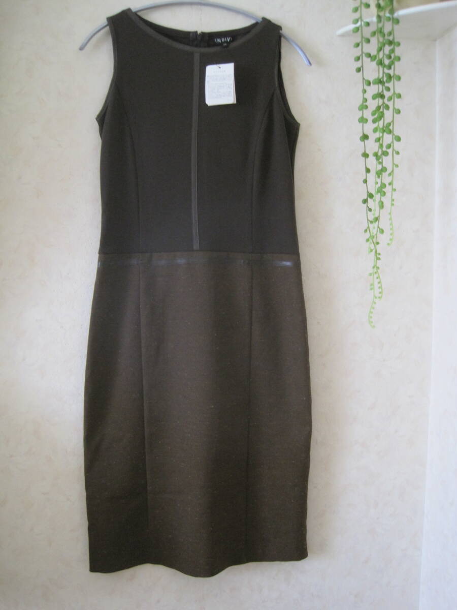 ★新品タグ付き・(株)ワールド・INDIVI・ノースリーブワンピース・こげ茶・ドッキング・送料185円★拍卖