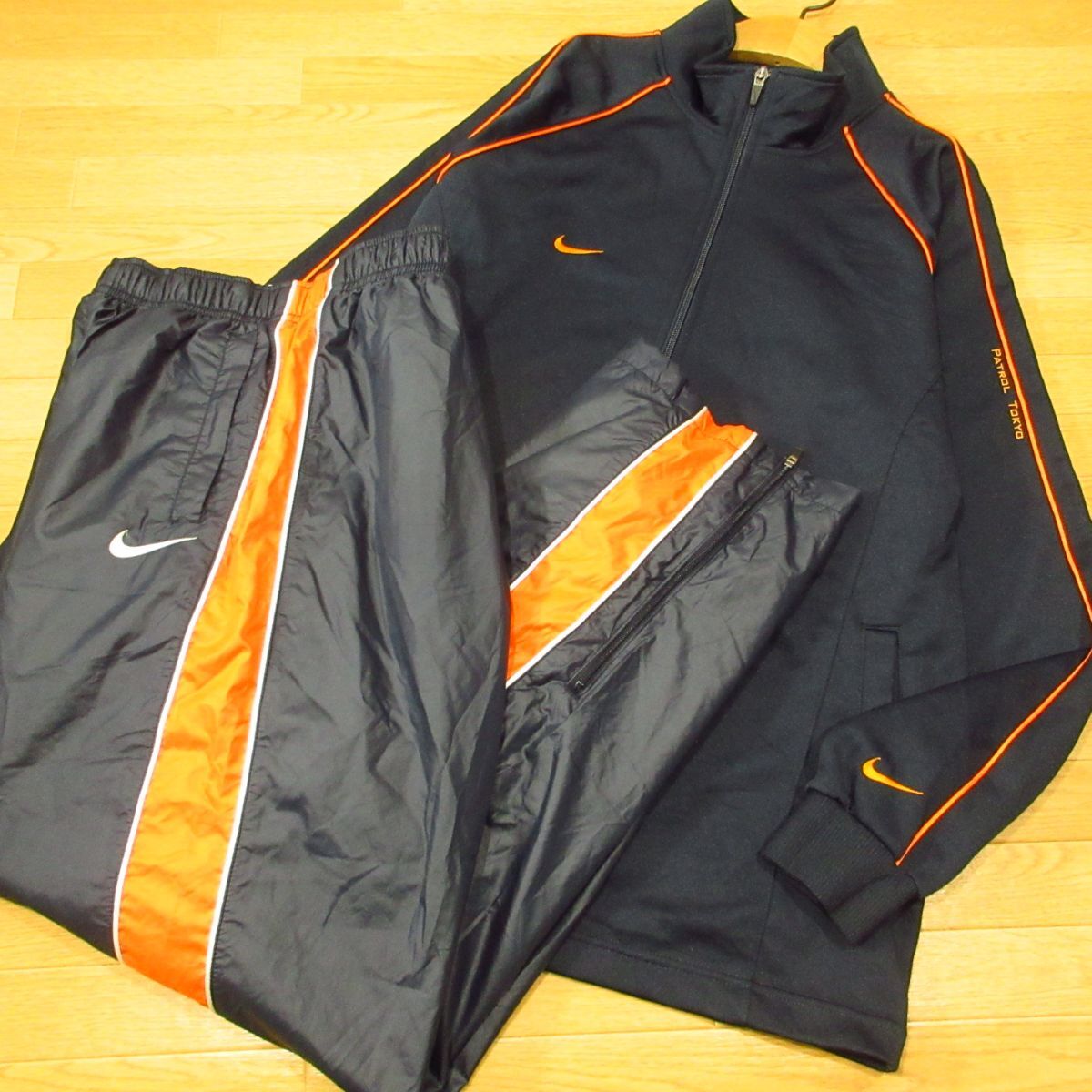 ◎美品!NIKE ナイキ L 上下セット ジャージジャケット&裏起毛 ナイロンパンツ 秋冬 メンズ 紺xオレンジ◆BA3813拍卖