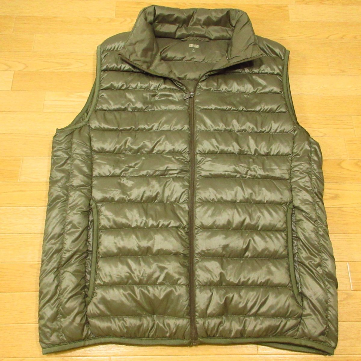 ◎極美品!UNIQLO ユニクロ ハイネック ウルトラライトダウンベスト 防寒 軽くてあたたかい! メンズ オリーブ Lサイズ◆AA4945拍卖