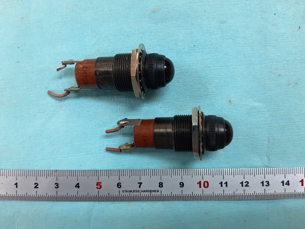 即決あり■ランプホルダー DRAKE (ドレーク) 「赤」豆球付 中古品 2個組 はんだ作業に自信のある方拍卖