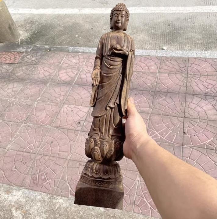 推薦☆沈香木彫刻 大日如来像 置物 釈迦牟尼仏像 工芸品 高さ28cm拍卖