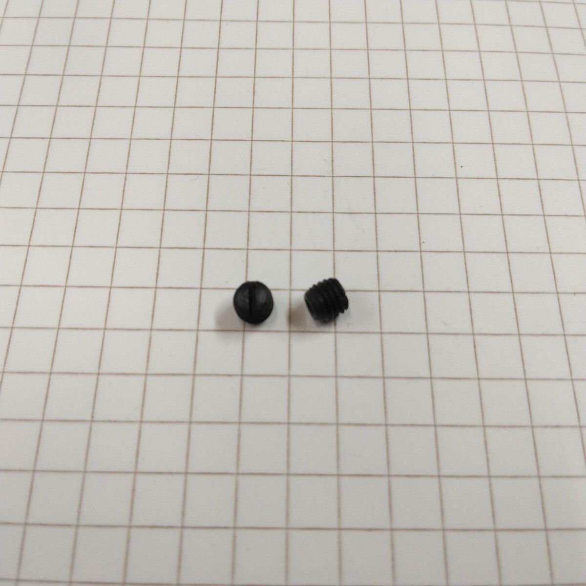 ミシン用 インチネジ 11/64 ピッチ40 イモネジ 黒 長さ 4.0mm 新品 拍卖