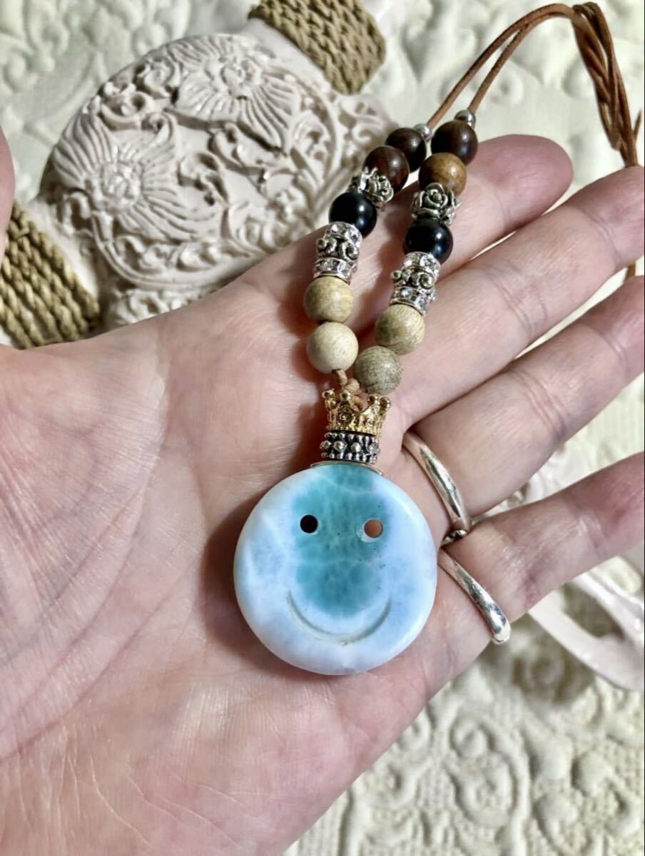 ◆ ラリマー 丸型 ピースマーク ニコちゃん オリジナル・ペンダントトップ 天然革紐 天然石 ☆。.:*・゜拍卖