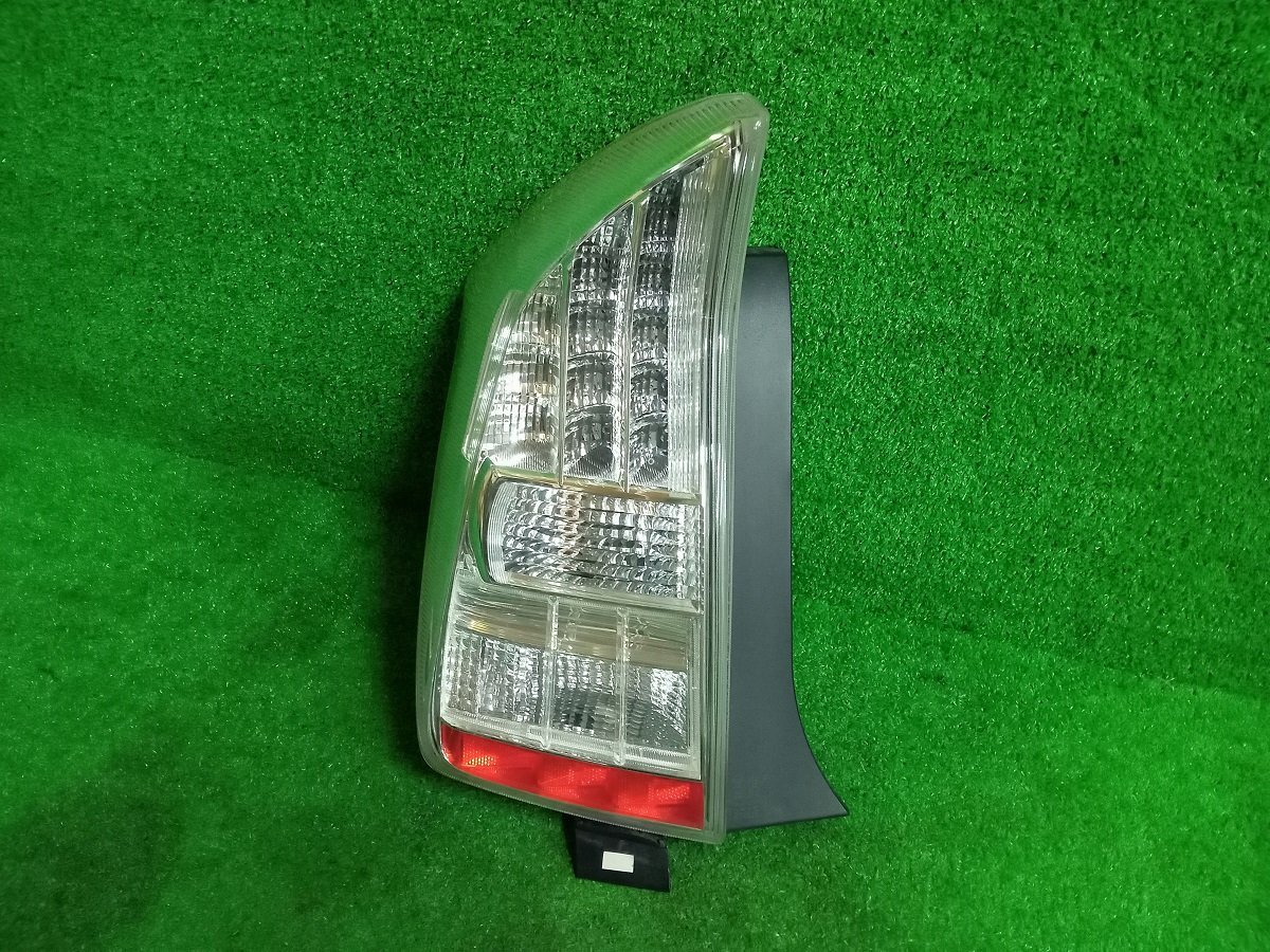 ■B-2215■H21年◆ZVW30 前期 プリウス■左 LED テールライト■STANLEY 47-37■下部ステー付き■X-1拍卖