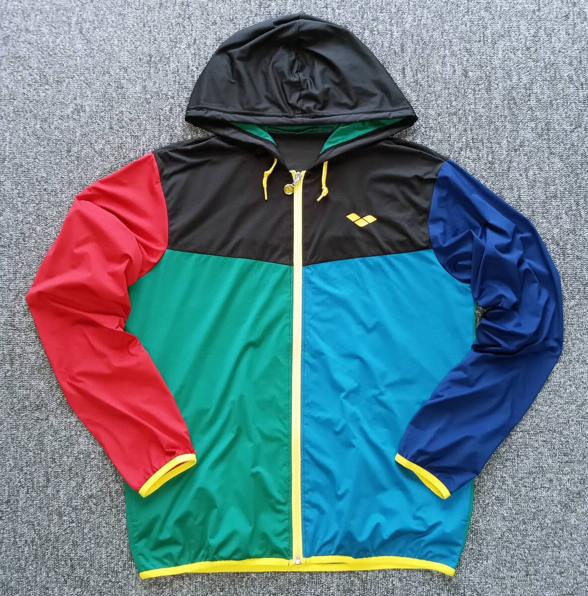 極美品!arena アリーナ ジップアップ 高ストレッチ 薄手ナイロンパーカー トレーニングブレーカー(黒L相当)拍卖