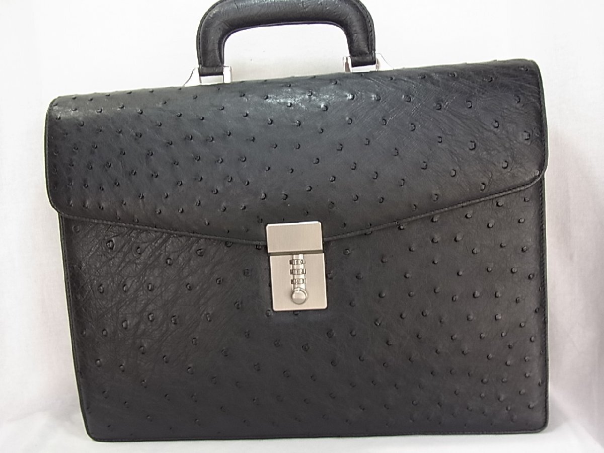 オーストリッチ革ビジネスバック:内側チャクポヶット二か所スマホ入れ:筆記用具入れ:名刺入れ:外側物入れ二か所有り新品で御座いません拍卖