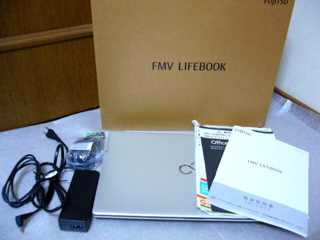 美品 使用極僅 富士通 FMV LIFEBOOK AH53/E3 15.6型 i7 1165G7 8GB 512GB DVDマルチ wifi6 カメラ Bluetooth OfficeH&B2019拍卖