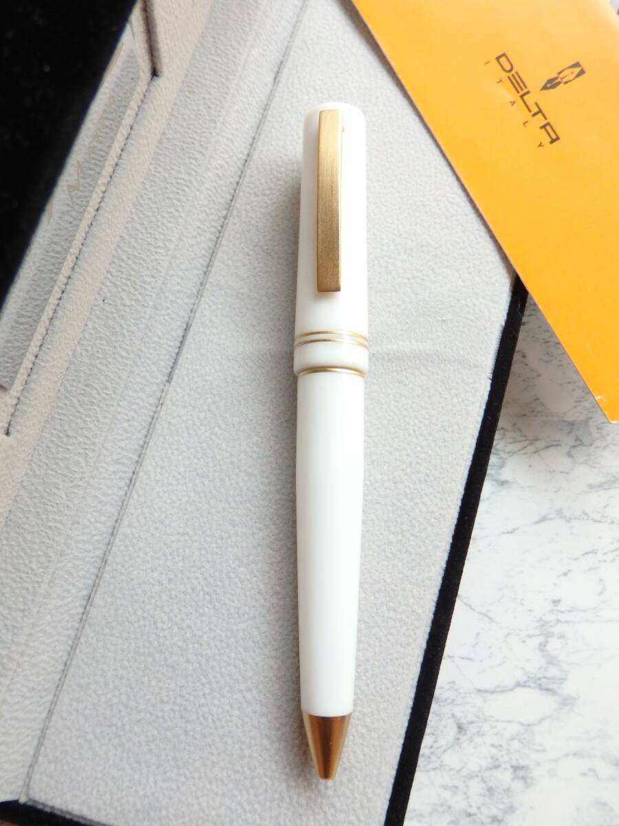 ◆【未使用・新品】【送料230円】デルタ グランデ・ジャーナル ホワイト ツイスト式ボールペン拍卖