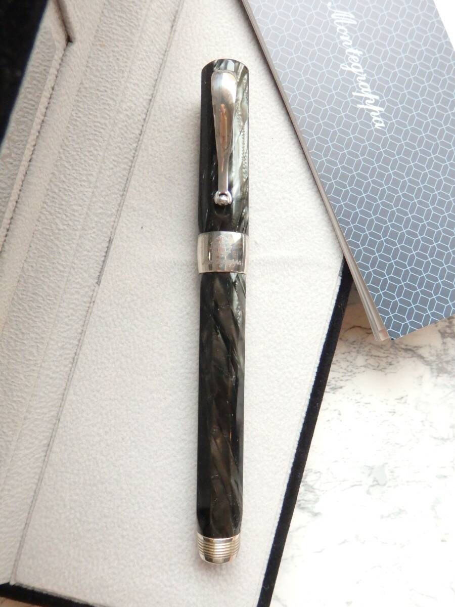 ◆【ほぼ未使用】【送料410円】モンテグラッパ グレイ・イタリアンセルロイド万年筆 シンフォニー ペン先:18K750ソリッドゴールド F拍卖