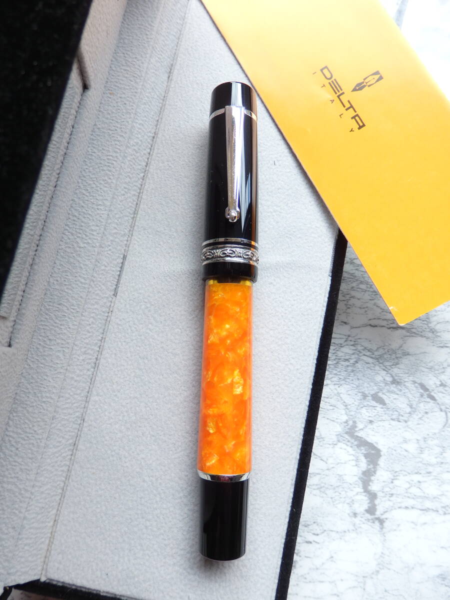 ◆【上物】【送料410円】デルタ ドルチェビータ ミッドサイズ ピストンフィリング ペン先:14K585ソリッドゴールド F拍卖