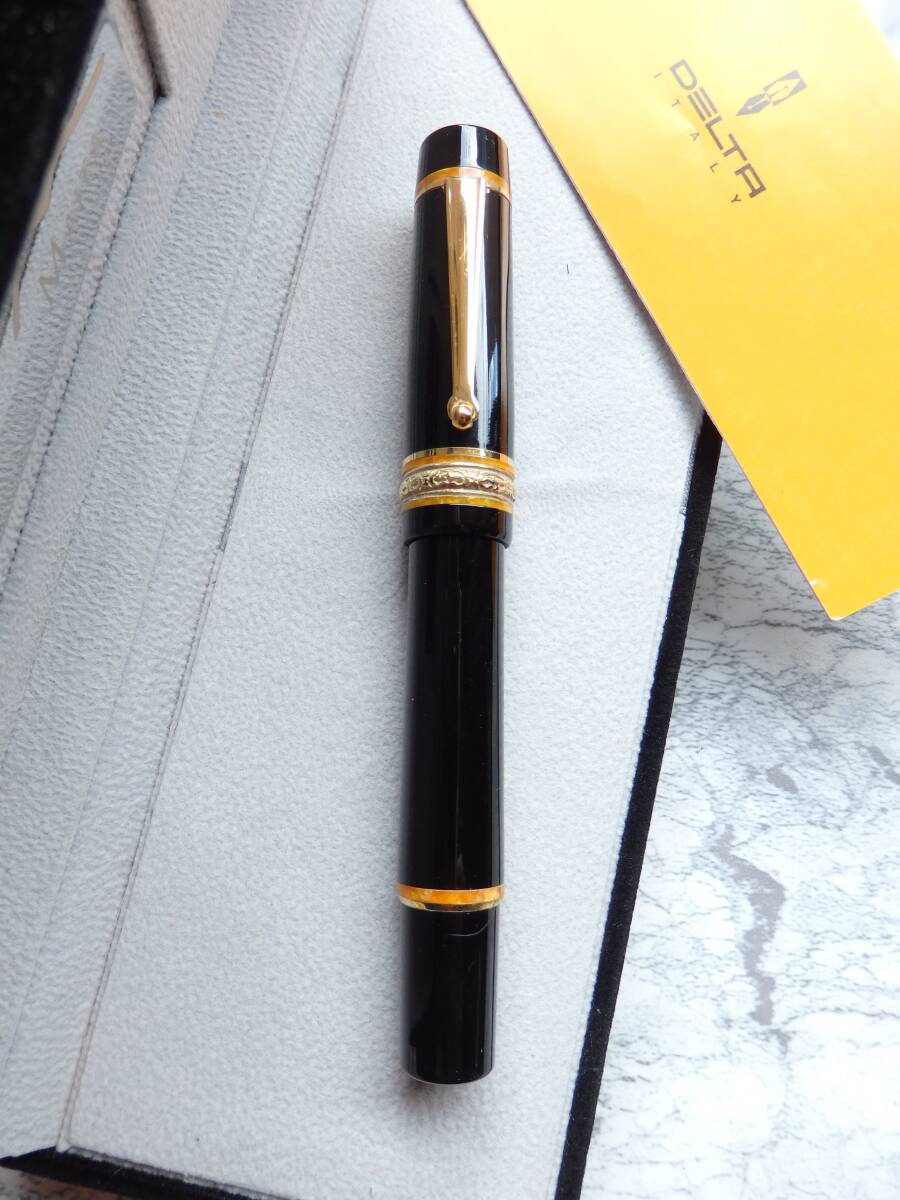 ◆【ほぼ未使用】【送料410円】デルタ ドルチェビータ・ブラック・バーメイル ペン先:14K585ソリッドゴールド M 拍卖