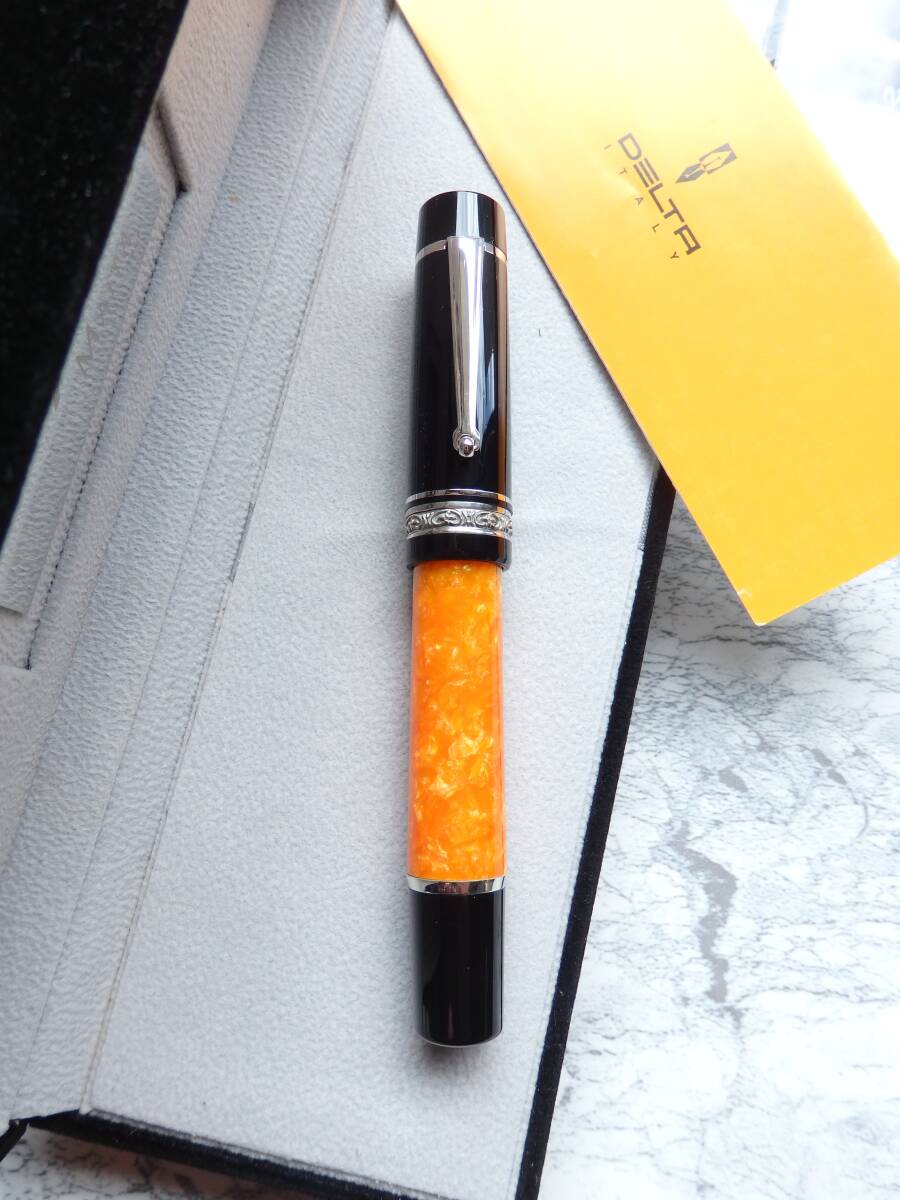 【未使用に近い】【送料410円】デルタ ドルチェビータ・メディアムサイズ万年筆 ペン先:14K585ソリッドゴールド F拍卖