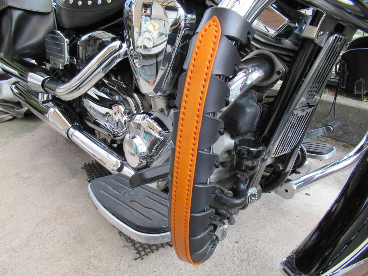 栃木レザー製 サドルレザー 黒&オレンジ エンジンガードカバー(左右セット) ハーレー アメリカン バイク拍卖