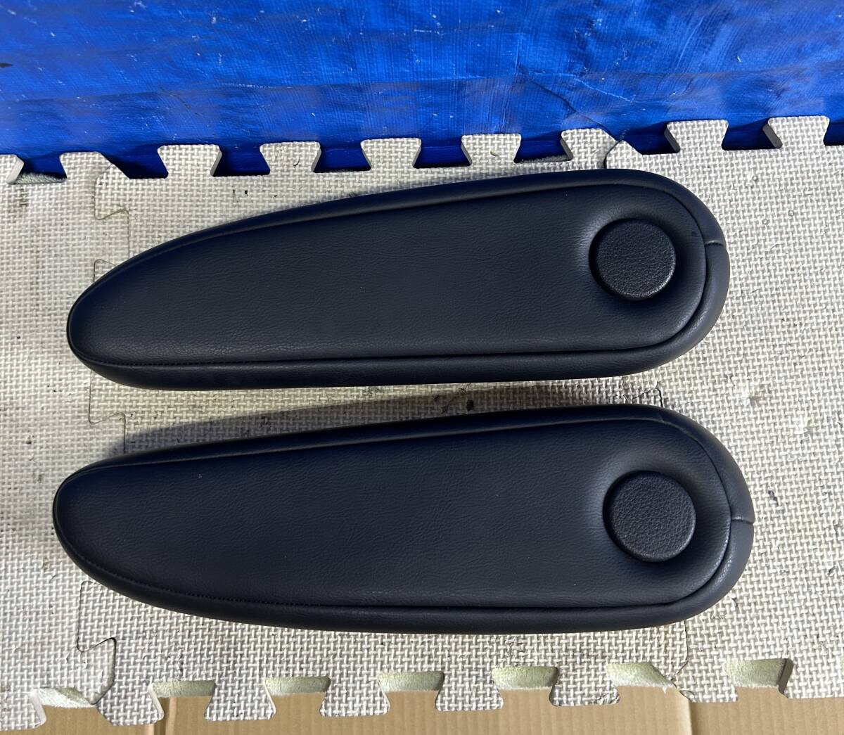 エルグランド TE52 E52 H22年 2列目右シート用 アームレスト セカンド右シート用 アームレスト トリムナンバー G拍卖