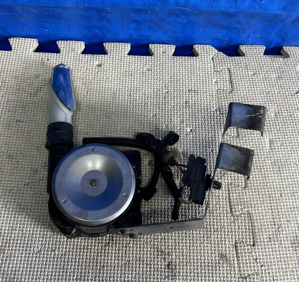 エリシオン RR2 RR1 H18年 フロントコーナーポール イルミ付き Y7SA6M10拍卖