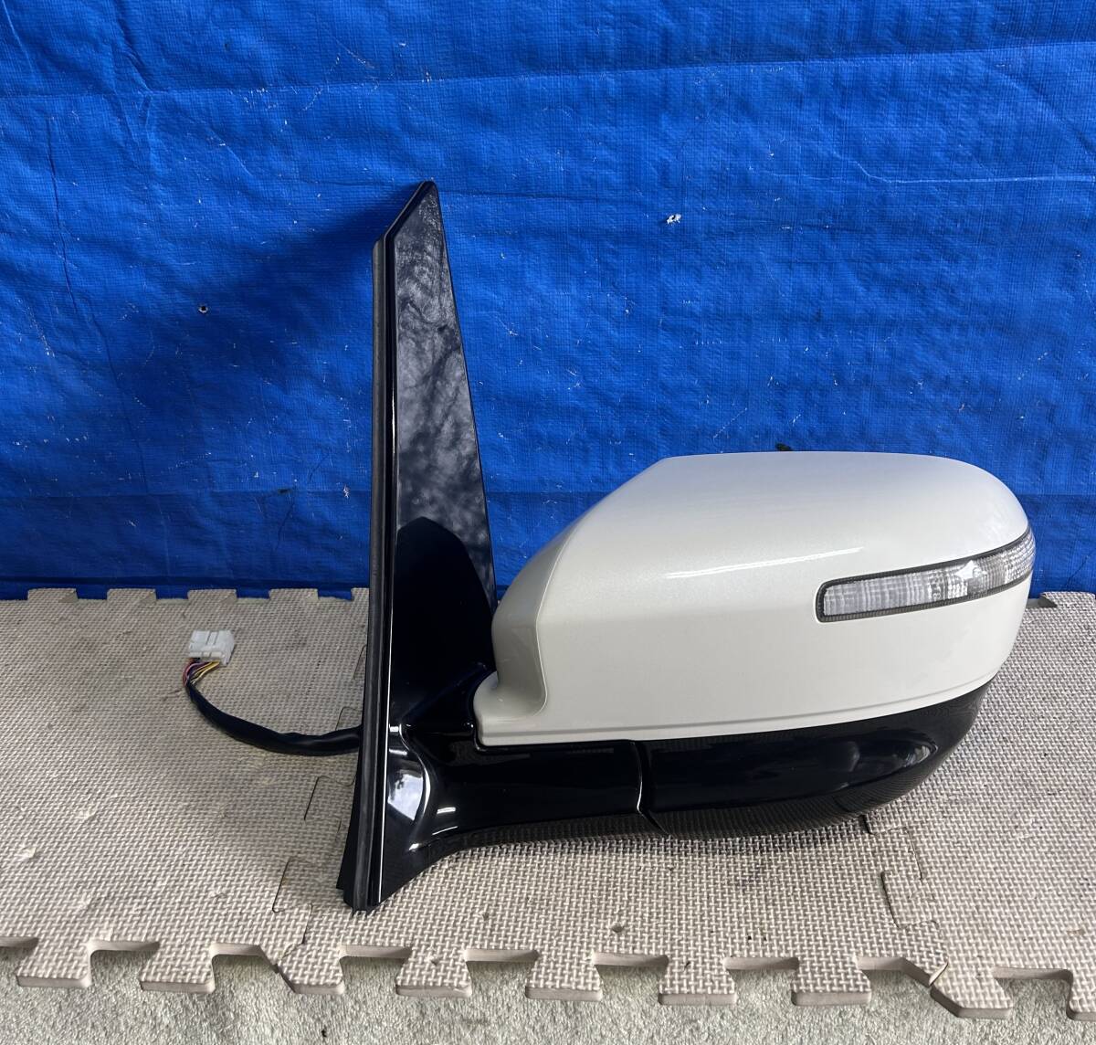 エリシオン RR1 RR2 H23年 左ドアミラー カラーナンバー NH624P カプラー1個11ピン 刻印 J8拍卖