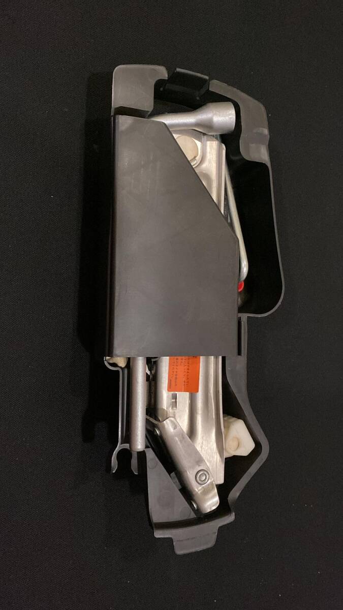 メルセデスベンツCクラス W204 /w211前期 純正車載工具 ジャッキ レンチ 牽引フック拍卖