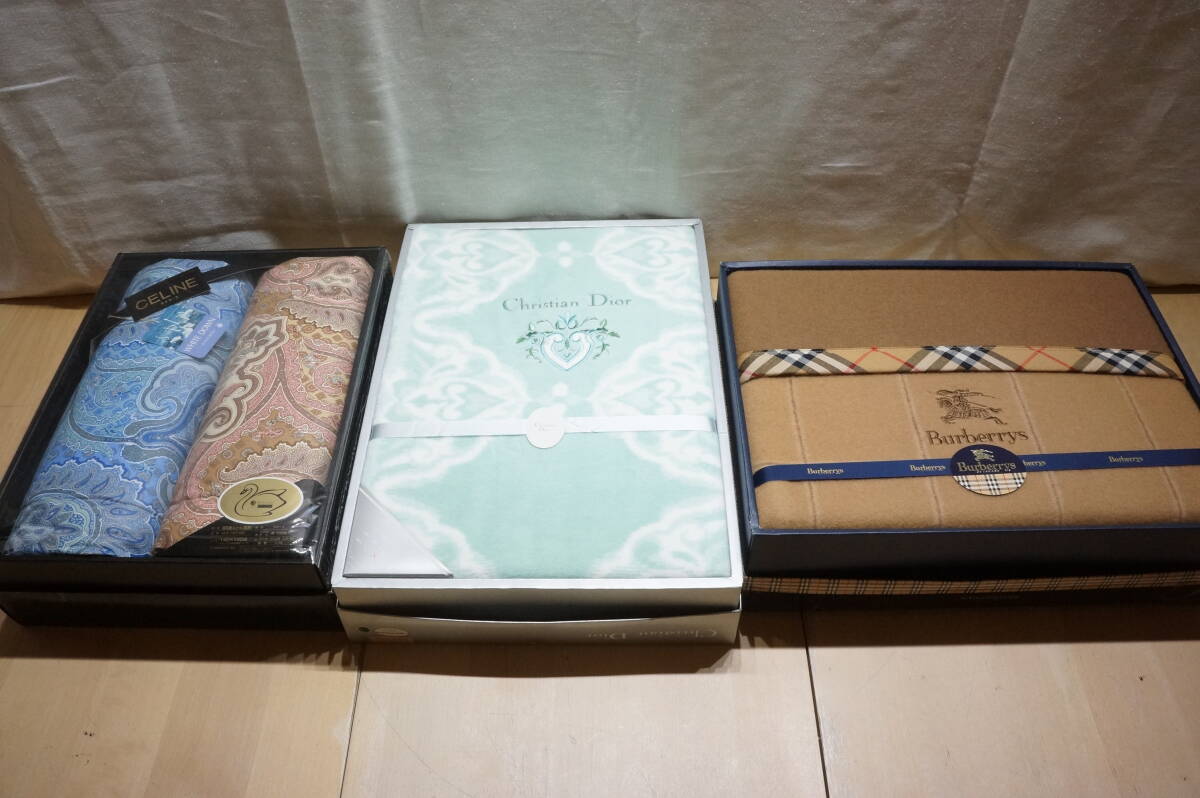 【Z527A】大量!3点セット 保管品 寝具 ウール毛布/ブランケット/羽毛掛けふとん まとめ売り Burberrys/CELINE/Dior 未使用保管品拍卖