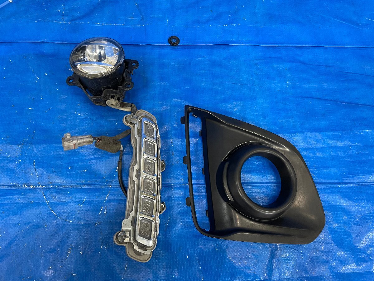 MK42S スペーシアカスタム 右フォグランプ/右フォグライト/右デイライト 品番 35501-85P00/35501-85P01/36553-85P60 棚/19E7 501028拍卖