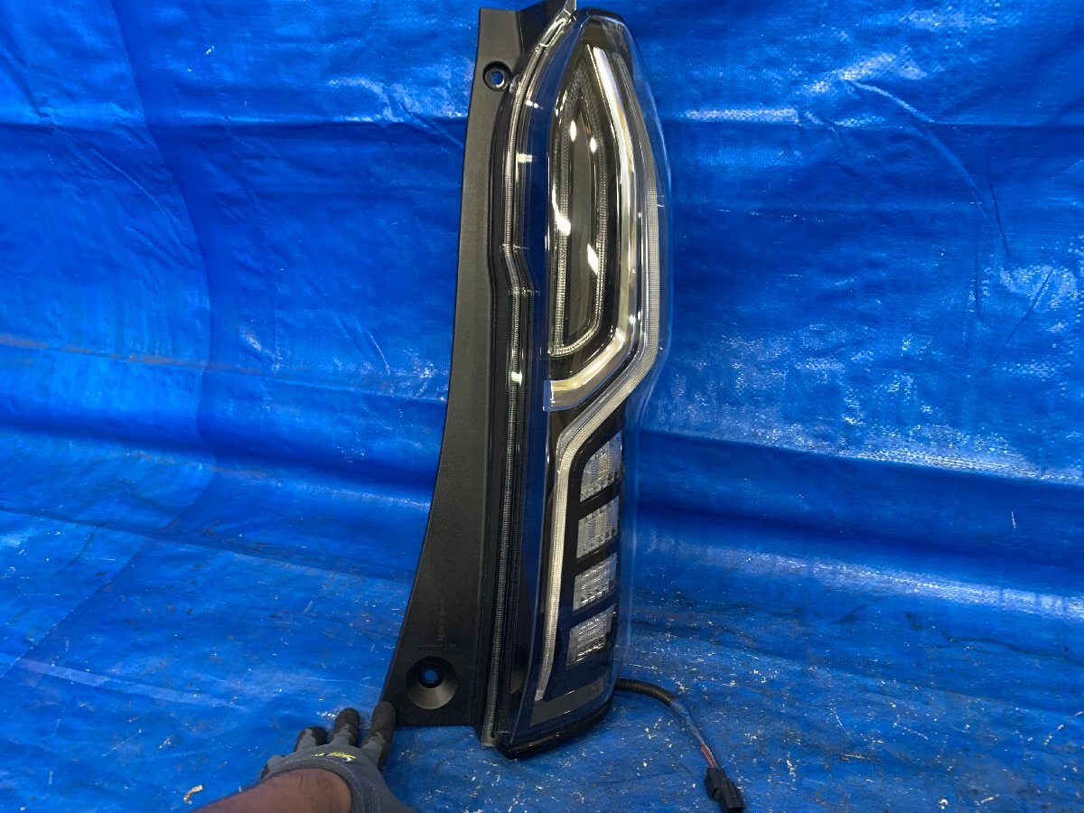 JF3 N-BOXカスタム 右テールランプ/右テールライト 11P/6P 品番 33501-TTA-N21 年式R3/5 カラー№ NH883P 棚 23C1 701036拍卖