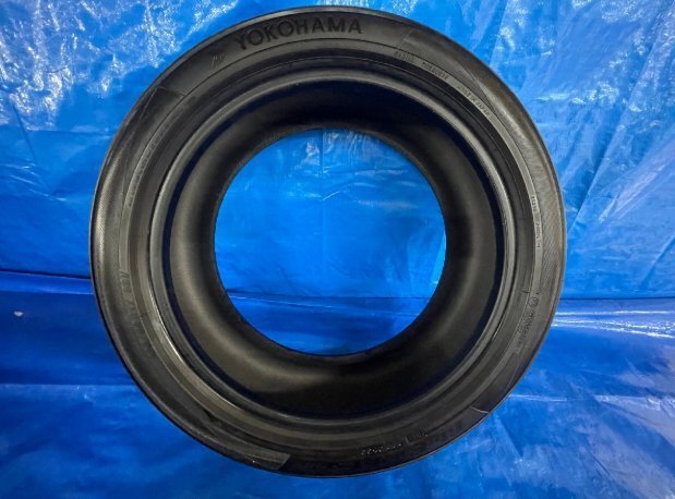 中古タイヤ 1本 ヨコハマ YOKOHAMA ブルーアースES32 BluEarth-Es ES32 205/50R17 89V 製造2022年 5.5分山 片減り有 コンテナ2 500838 拍卖