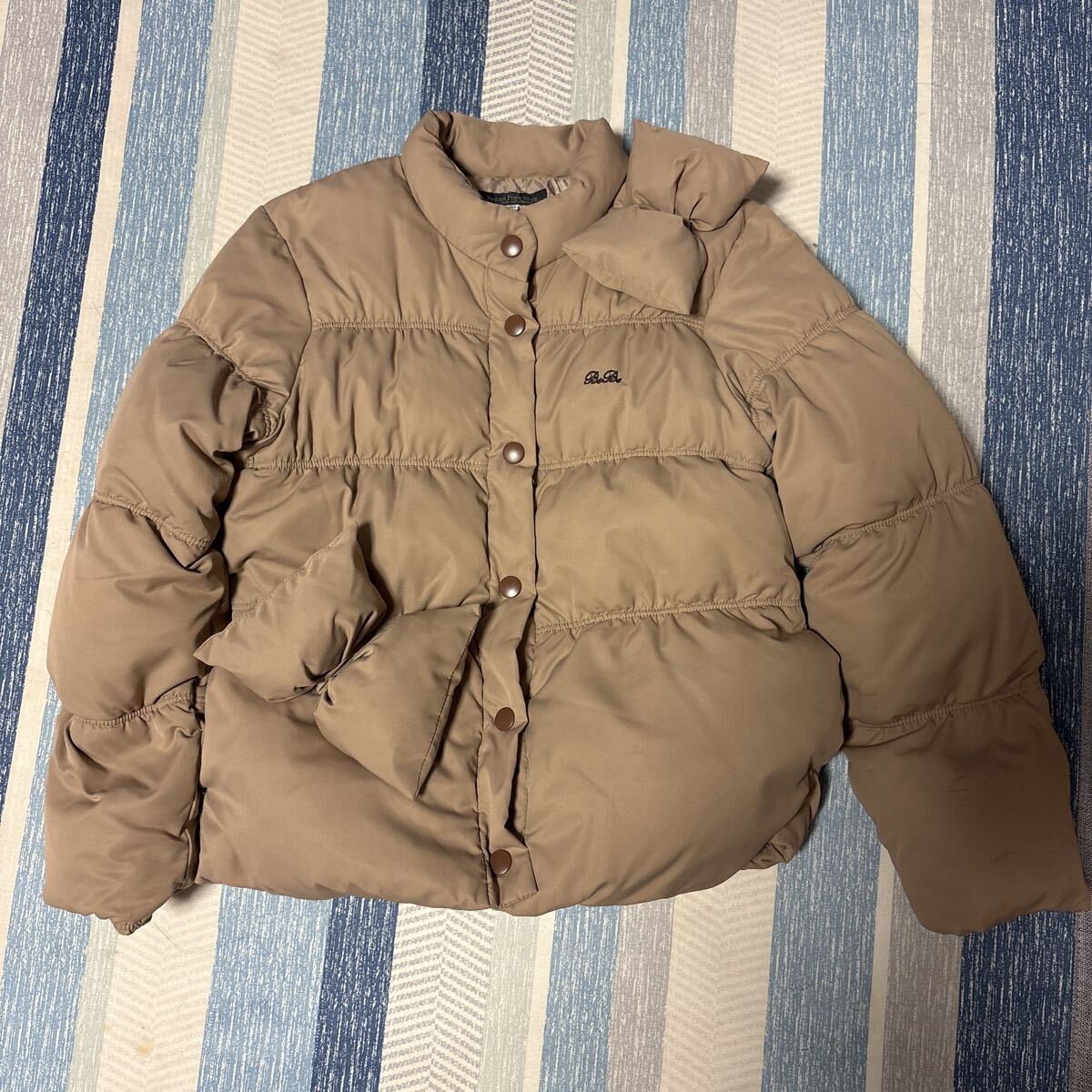 べべ ダウンジャケット ベージュ 140拍卖