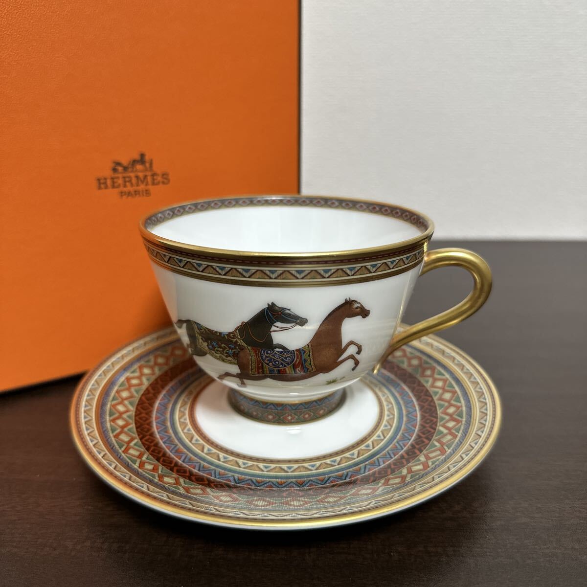 【極美品】HERMES エルメス シュヴァルドリアン ティーカップ&ソーサー 馬 金彩拍卖
