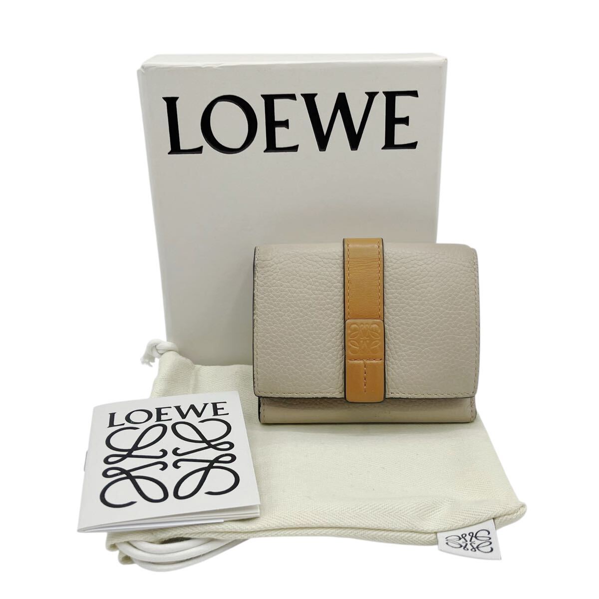 【美品】ロエベ LOEWE ミニトライフォールドウォレット 三つ折り財布 アナグラム ベージュ拍卖