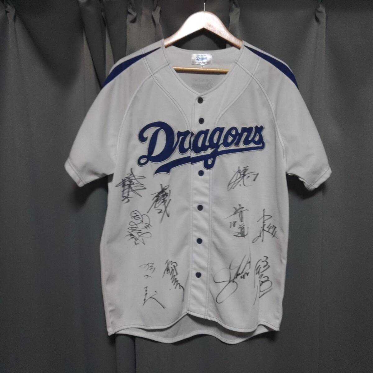 中日ドラゴンズファンクラブ入会プレゼント ユニフォーム(沖縄のキャンプのにサイン入り)拍卖