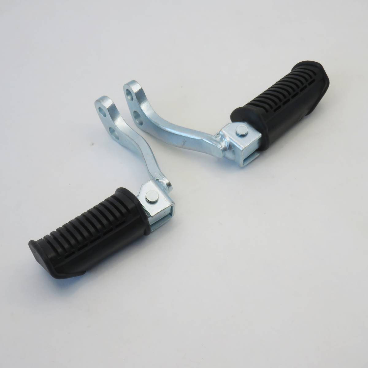 スズキ GN125 GN125H ステップ 左右セット フロントステップ 社外品新品拍卖