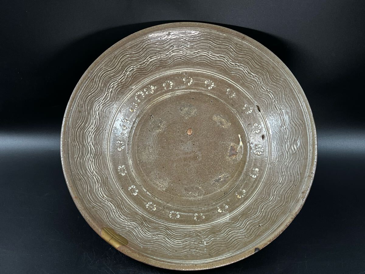 江戸期 古唐津 弓野焼 古武雄 朝鮮唐津 古美術 大皿 象嵌 菊 波紋 金継ぎ 骨董 古玩 時代保証【博圓】径30cm拍卖