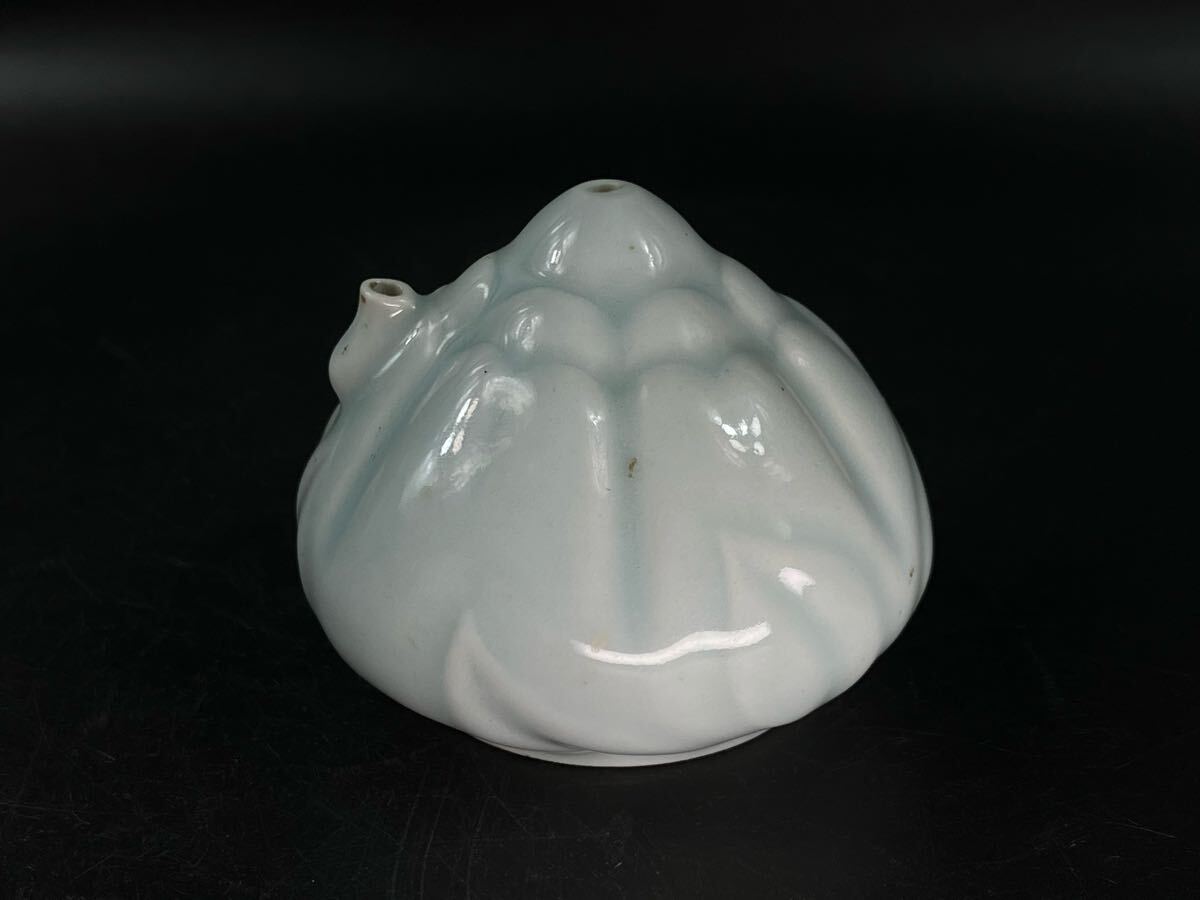 韓国美術 水滴 蓮型 在銘 殷 李朝 文房具 書道具 青磁【博圓】高6.3cm拍卖