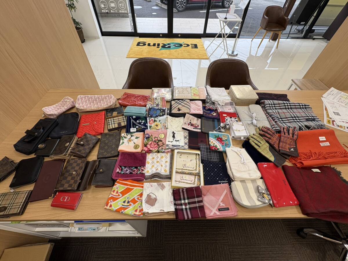 ◆同梱NG◆△※静岡県発送※ヴィトン ディオール グッチ ティファニー バーバリー ダミエ モノグラム ハンカチ 財布 マフラー LIFE646拍卖